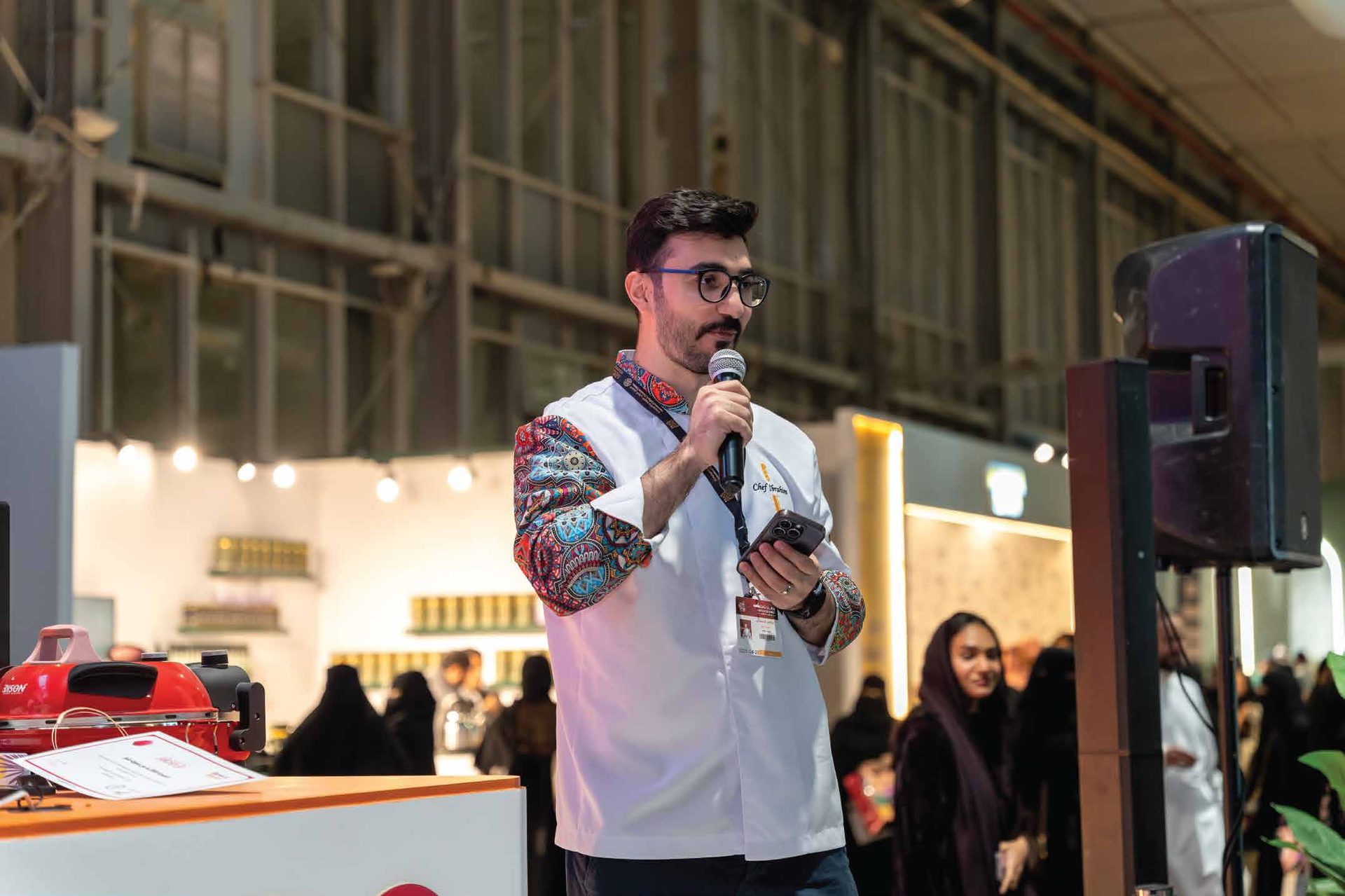 على مسرح سناك توك